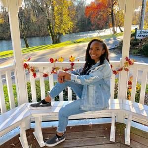 Meet your Posher, Shania m.